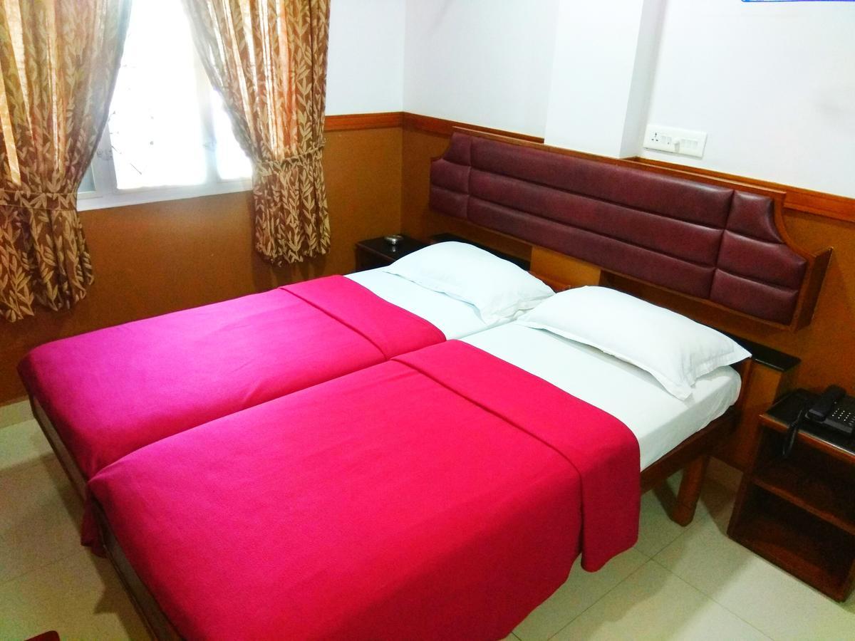Hotel Maple Regency Kochi Exterior foto