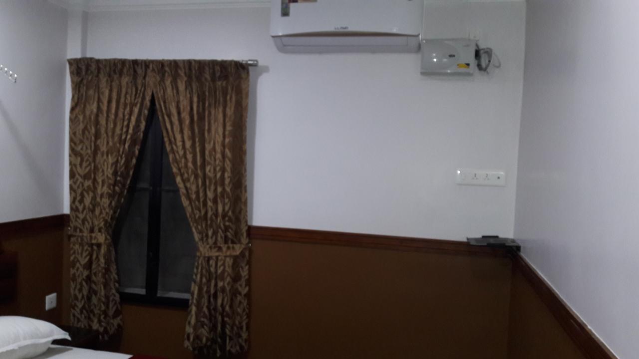 Hotel Maple Regency Kochi Exterior foto