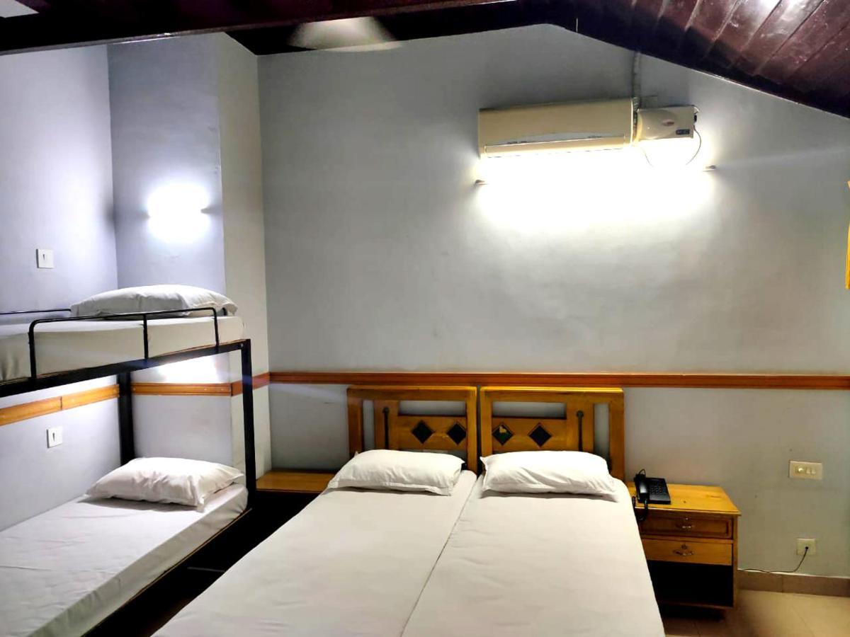 Hotel Maple Regency Kochi Exterior foto