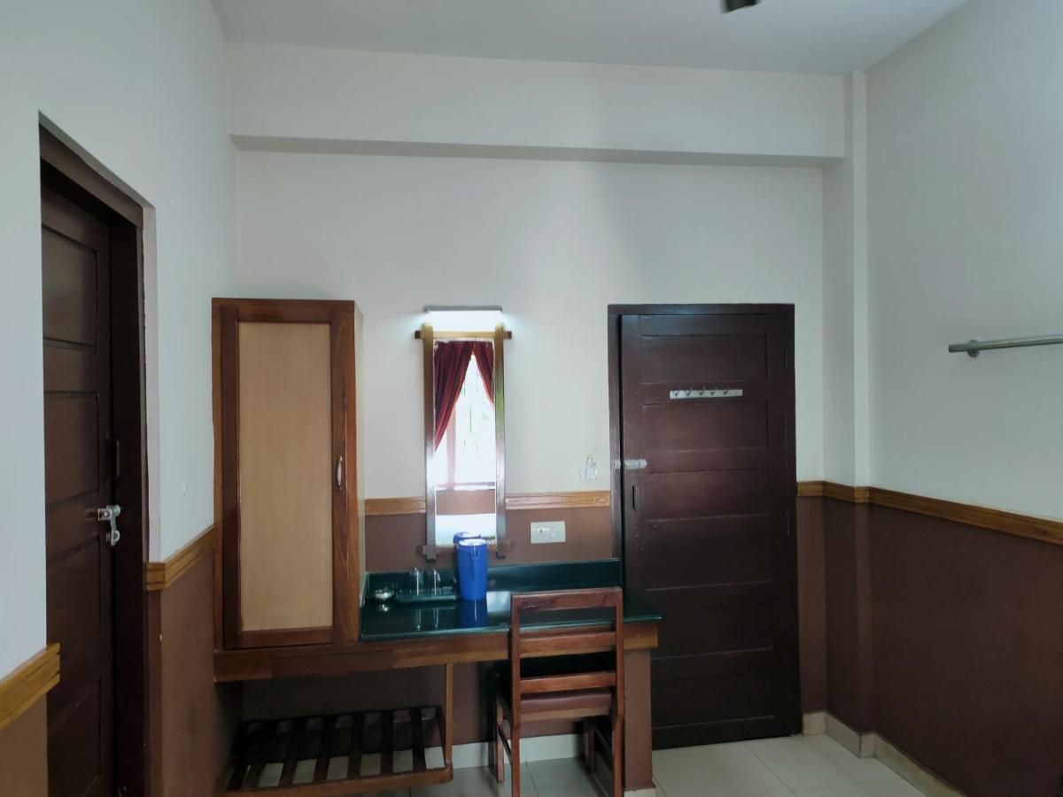 Hotel Maple Regency Kochi Exterior foto